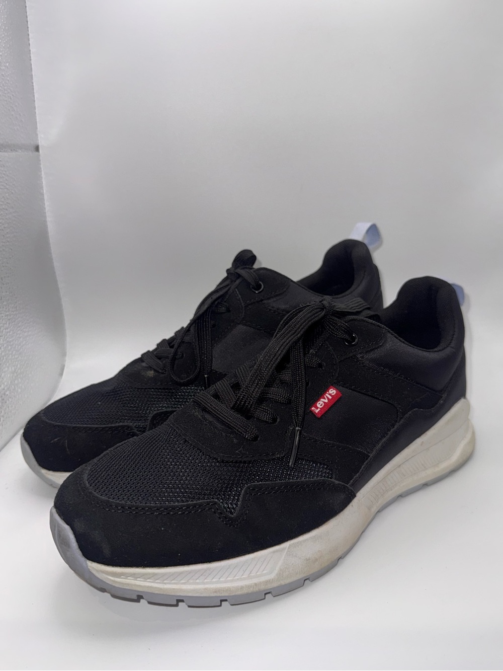 Levi's Women’s Black Sneakers with White Sole. Size 8.5